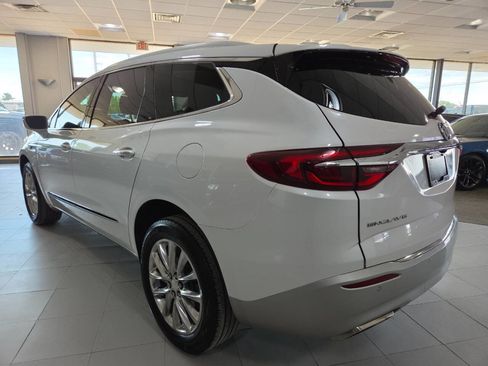 Used 2020 Buick Enclave Essence w/ Sound and Sites Package FWD image 5