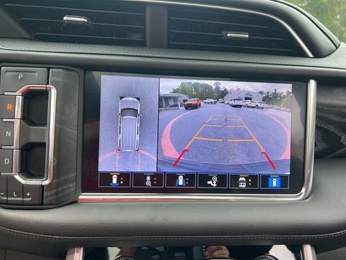 Used 2021 GMC Yukon XL Denali w/ Denali Premium Package image 29