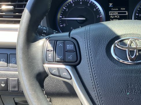 Used 2019 Toyota Highlander XLE AWD/4WD image 21