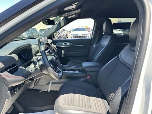 Used 2025 Ford Explorer ST-Line AWD/4WD image 17