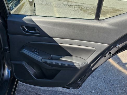 Used 2025 Nissan Altima 2.5 SV image 10