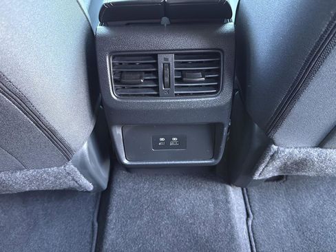 Used 2023 Nissan Rogue SV image 40