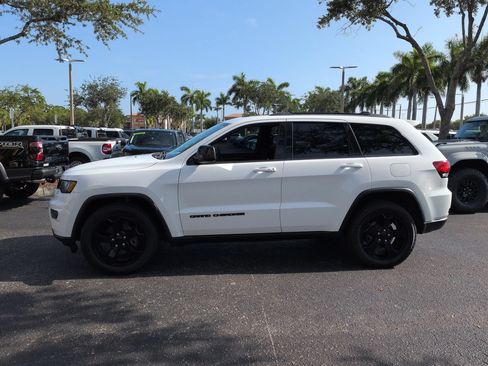 Used 2019 Jeep Grand Cherokee Laredo AWD/4WD image 7
