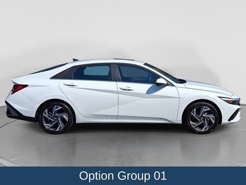 Used 2025 Hyundai Elantra Limited FWD image 9