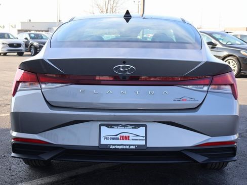 Used 2021 Hyundai Elantra SEL w/ Convenience Package image 5