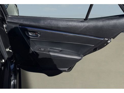 Used 2018 Toyota Corolla XSE image 21