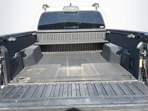 Used 2018 Toyota Tacoma TRD Sport image 12