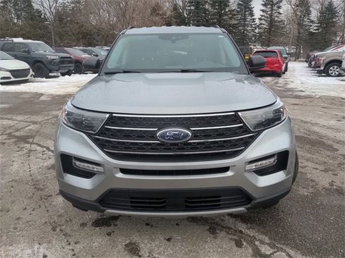 Certified 2022 Ford Explorer XLT w/ Equipment Group 202A image 11