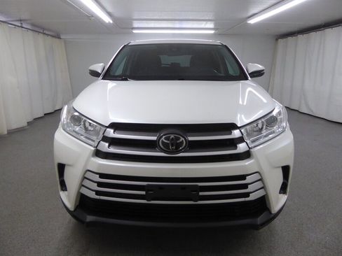 Used 2019 Toyota Highlander LE FWD image 2