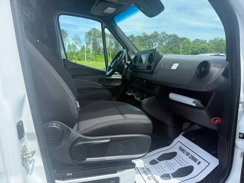 Used 2022 Mercedes-Benz Sprinter 1500 image 16