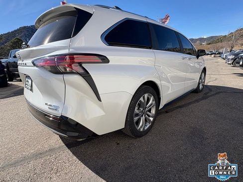 Used 2024 Toyota Sienna Platinum image 9