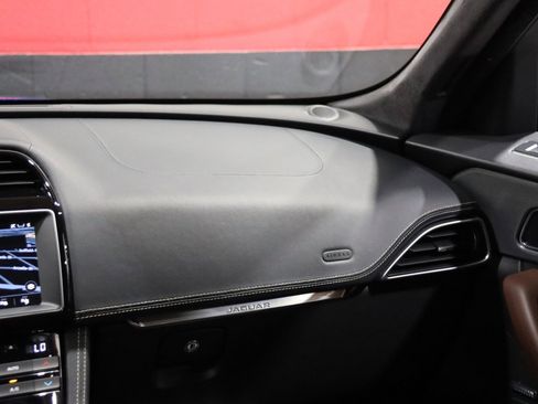 Used 2019 Jaguar F-PACE S image 61