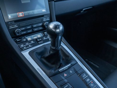 Certified 2024 Porsche 718 Cayman Base w/ Premium Package image 28