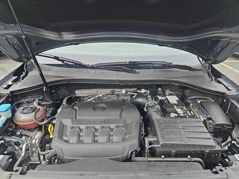 Used 2024 Volkswagen Tiguan SE R-Line image 33