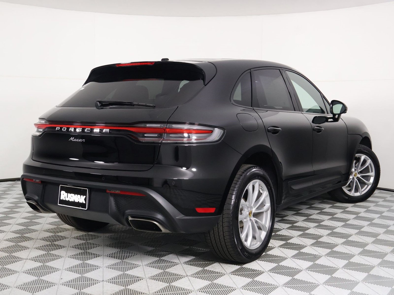 Certified 2026 Porsche Macan AWD/4WD image 7