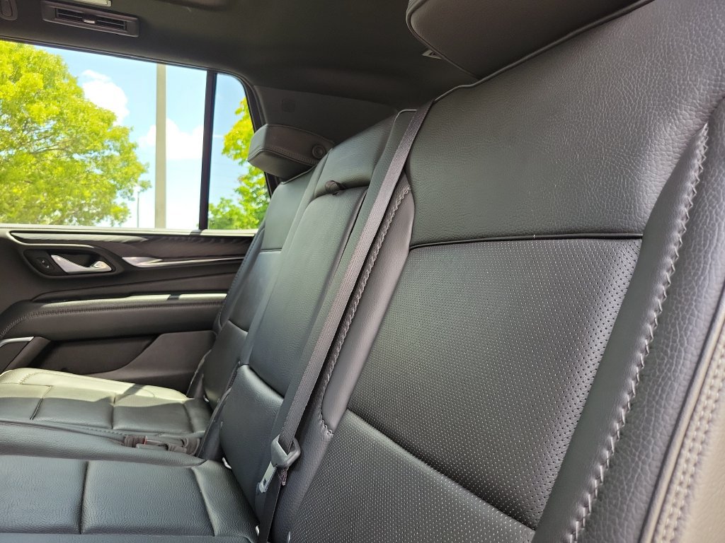 Used 2022 GMC Yukon Denali w/ Denali Premium Package AWD/4WD image 14