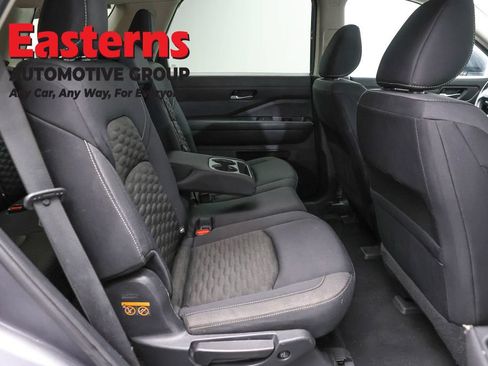 Used 2022 Nissan Pathfinder SV FWD image 23