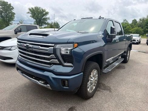 Used 2025 Chevrolet Silverado 3500 High Country w/ High Country Premium Package AWD/4WD image 2