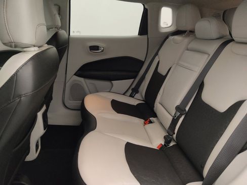 Used 2019 Jeep Compass Latitude FWD image 18
