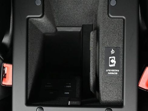 Certified 2026 Porsche Macan image 25