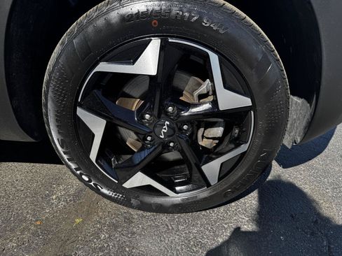 Used 2024 Kia Seltos EX AWD/4WD image 9