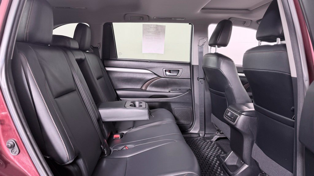 Used 2017 Toyota Highlander XLE AWD/4WD image 32