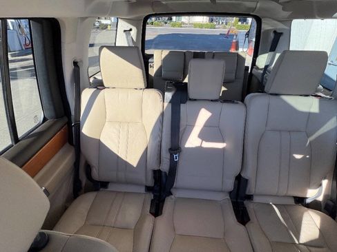 Used 2015 Land Rover LR4 HSE image 36