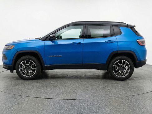 Used 2025 Jeep Compass Trailhawk AWD/4WD image 5