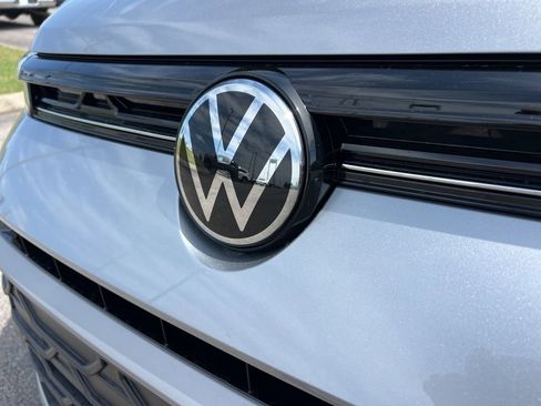 New 2026 Volkswagen Taos SE FWD image 10