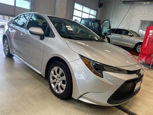 Used 2024 Toyota Corolla LE image 2