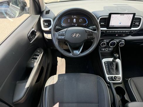 Used 2024 Hyundai Venue Limited FWD image 23