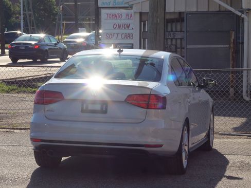 Used 2017 Volkswagen Jetta GLI FWD image 8
