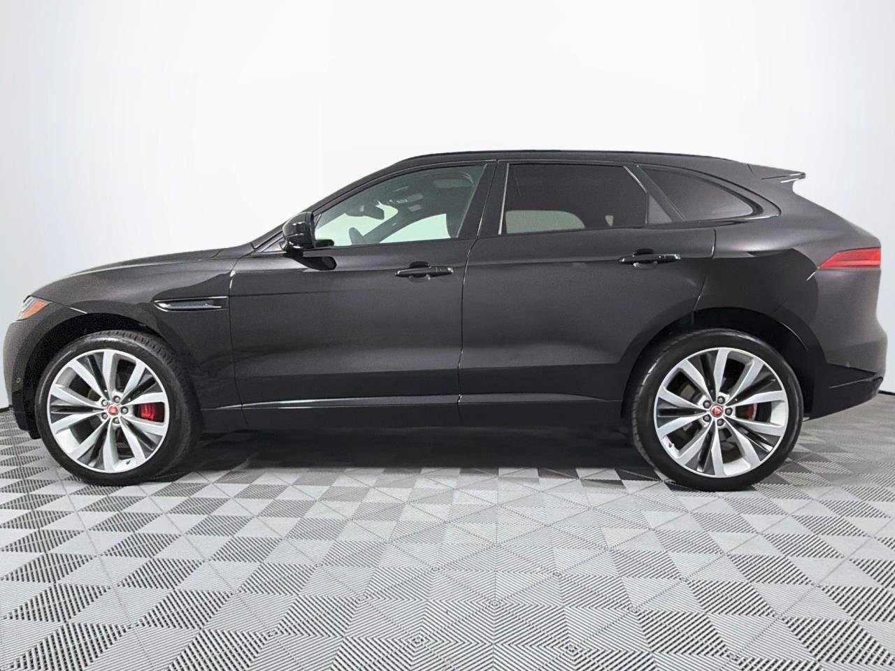 Used 2018 Jaguar F-PACE S AWD/4WD image 7