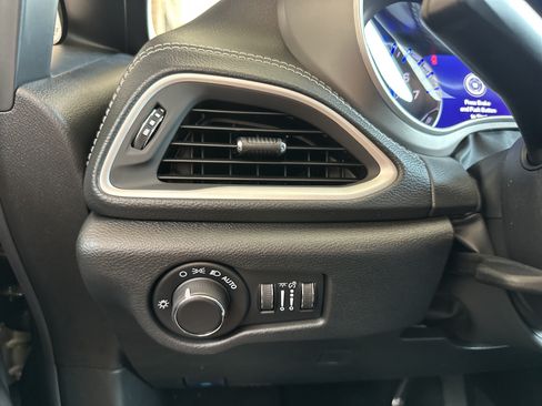 New 2027 Chrysler Pacifica Select AWD/4WD image 11