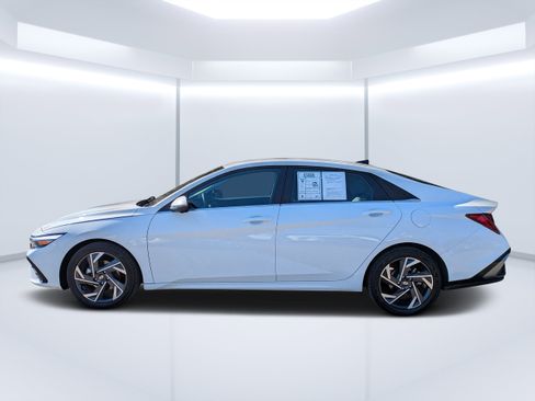 Certified 2024 Hyundai Elantra Limited image 6