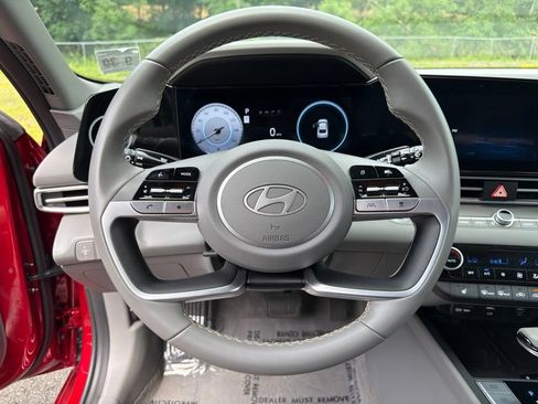 Certified 2025 Hyundai Elantra SEL FWD image 18