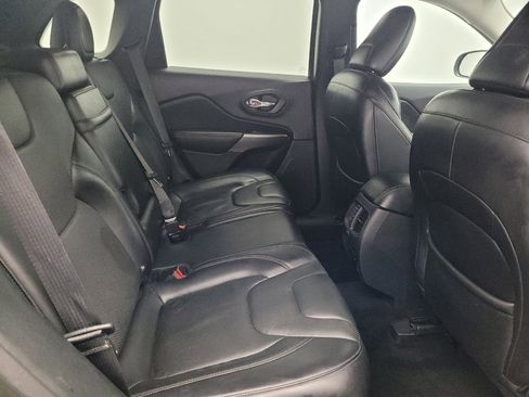 Used 2019 Jeep Cherokee Limited image 19