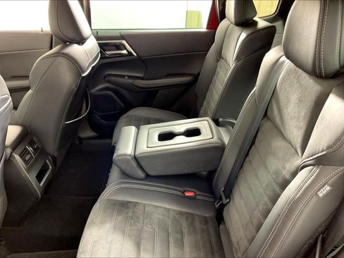 Used 2022 Mitsubishi Outlander SE FWD image 36