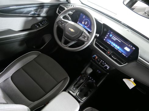 Used 2024 Chevrolet TrailBlazer LS w/ LS Convenience Package AWD/4WD image 9