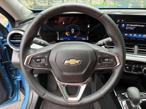 Used 2026 Chevrolet Trax LT w/ LT Convenience Package FWD image 11