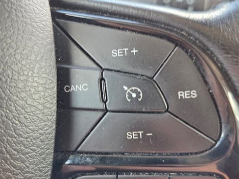 Used 2018 Jeep Renegade Altitude w/ Popular Equipment Group image 19