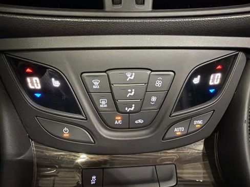 Used 2020 Buick Envision Essence AWD/4WD image 17