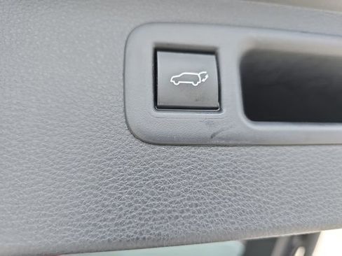 Used 2023 Toyota Highlander LE image 14