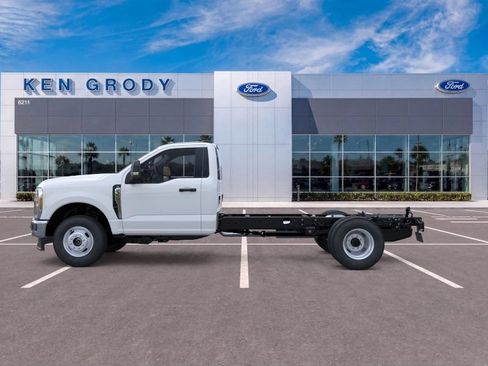 New 2026 Ford F350 XL w/ XL Chrome Package AWD/4WD image 3
