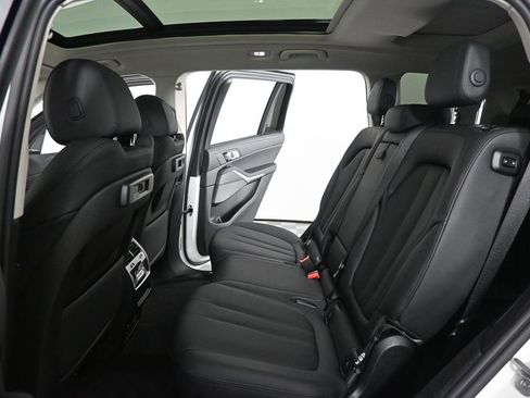 Used 2022 BMW X7 xDrive40i w/ Premium Package image 17