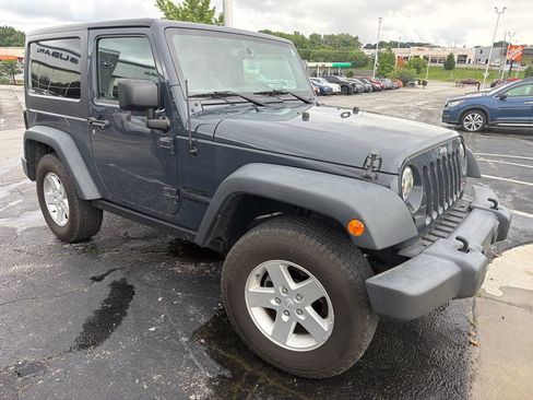 Used 2016 Jeep Wrangler Sport w/ Quick Order Package 23S AWD/4WD image 3