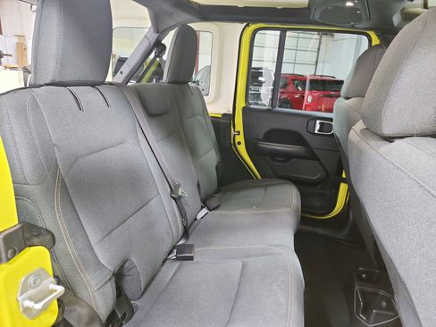 Used 2024 Jeep Wrangler Unlimited Sahara AWD/4WD image 39