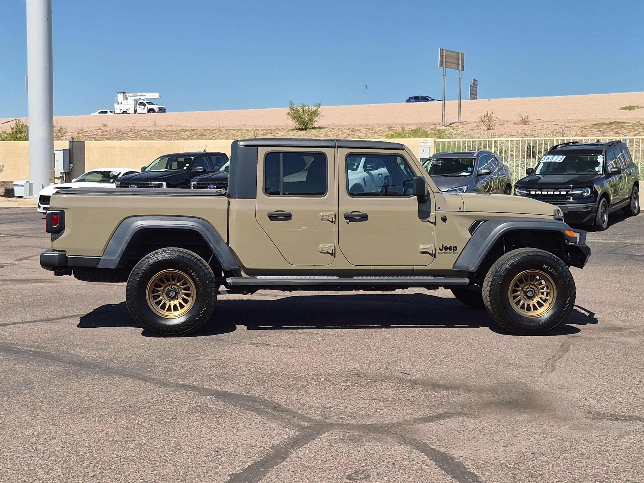 Used 2020 Jeep Gladiator Sport w/ Quick Order Package 24S AWD/4WD image 4