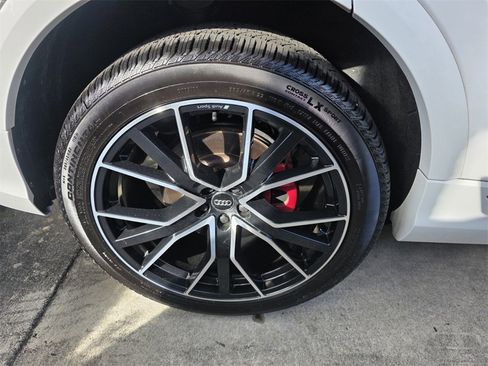 Used 2020 Audi Q8 Prestige w/ Prestige Package image 16