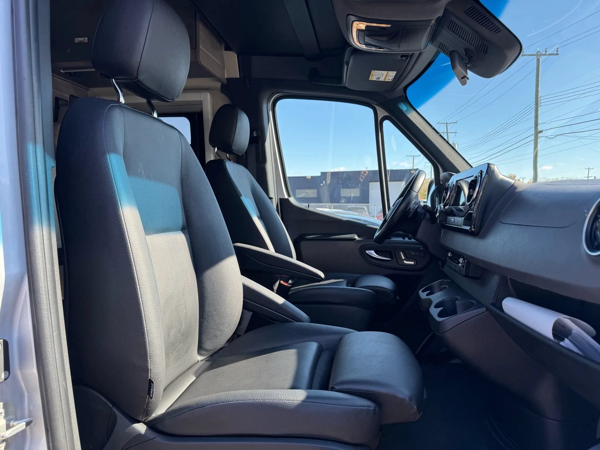 Used 2022 Mercedes-Benz Sprinter 2500 image 21